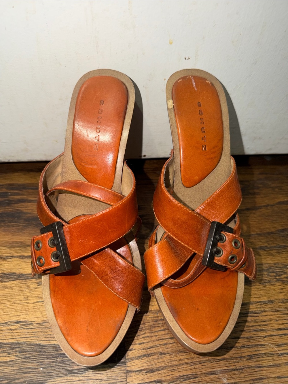 SCHUTZ Orange Leather Cross-Strap Buckle Sandals